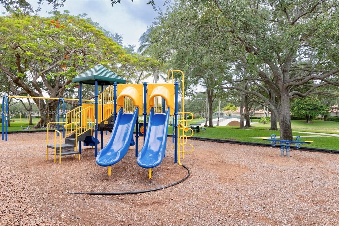 Recently Sold: $849,000 (3 beds, 2 baths, 2199 Square Feet)