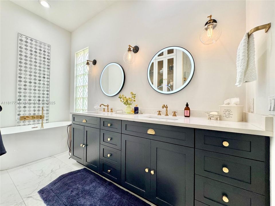 Recently Sold: $849,000 (3 beds, 2 baths, 2199 Square Feet)