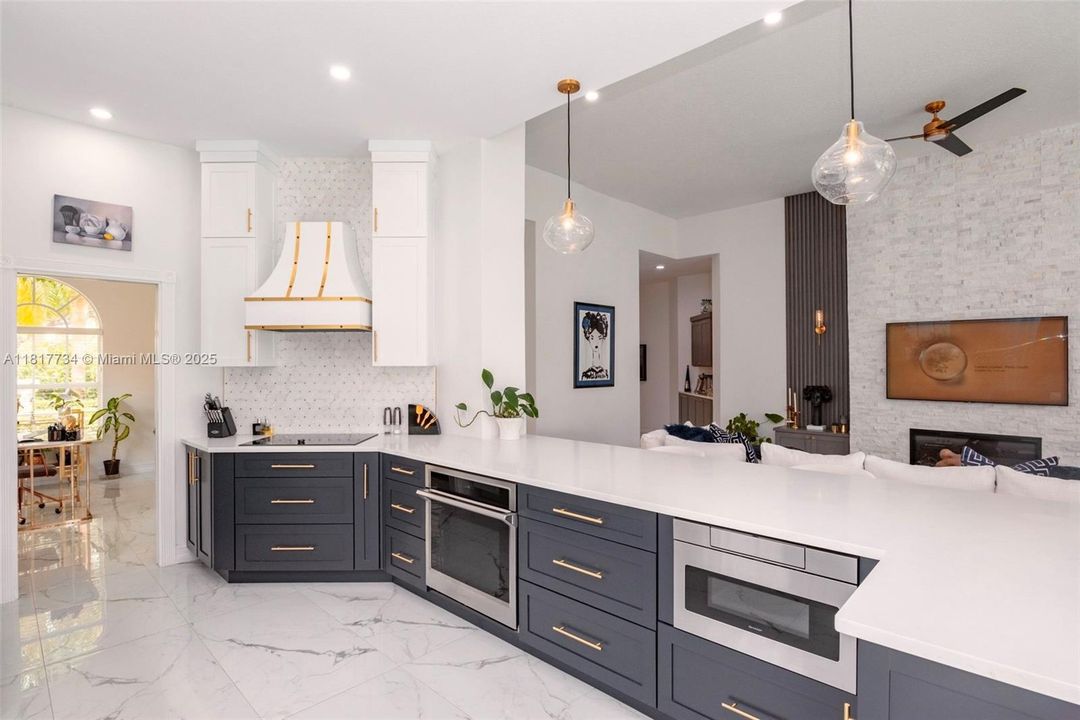 Recently Sold: $849,000 (3 beds, 2 baths, 2199 Square Feet)