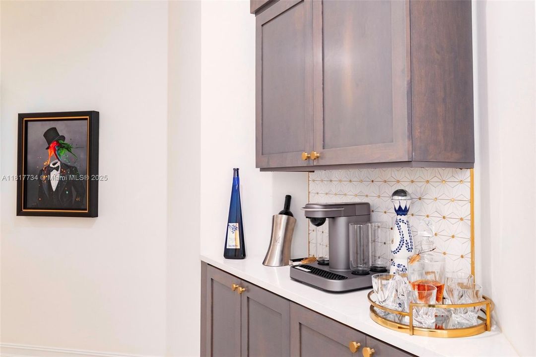 Recently Sold: $849,000 (3 beds, 2 baths, 2199 Square Feet)