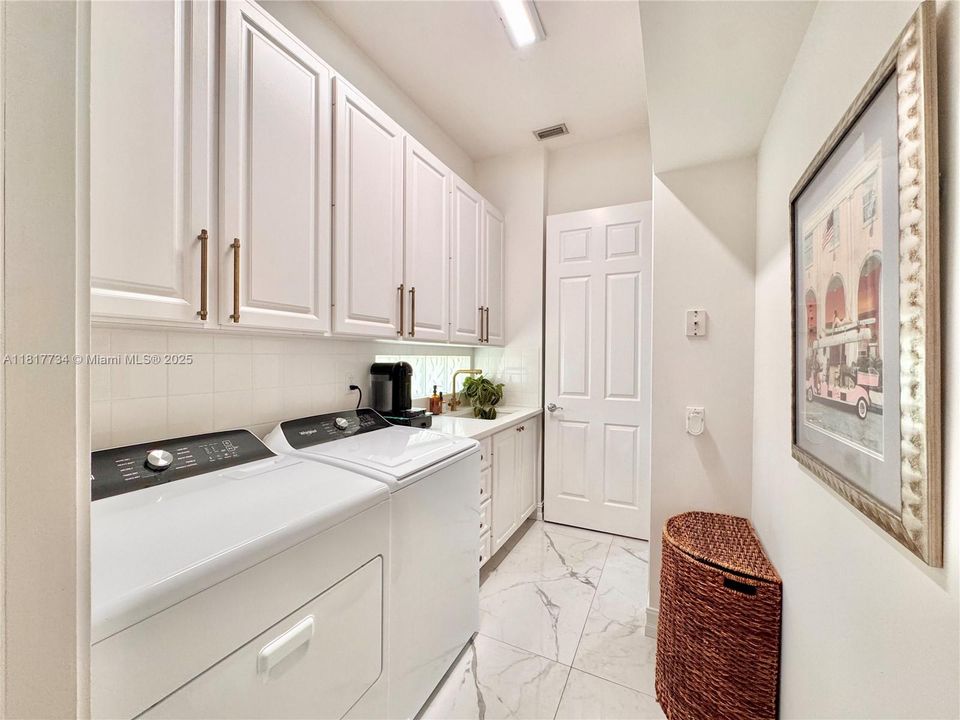 Recently Sold: $849,000 (3 beds, 2 baths, 2199 Square Feet)