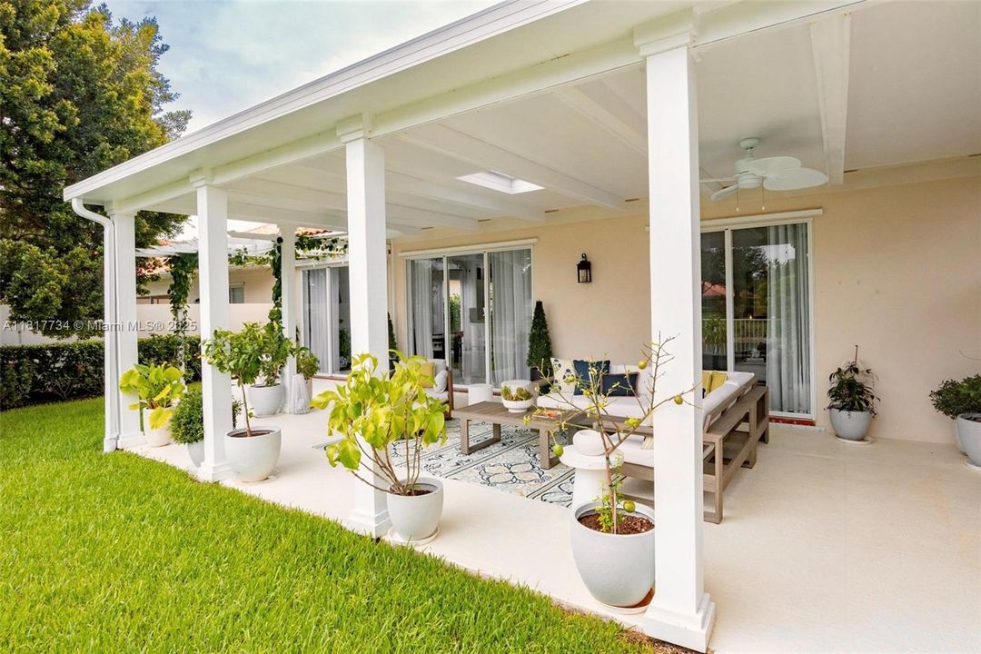 Recently Sold: $849,000 (3 beds, 2 baths, 2199 Square Feet)