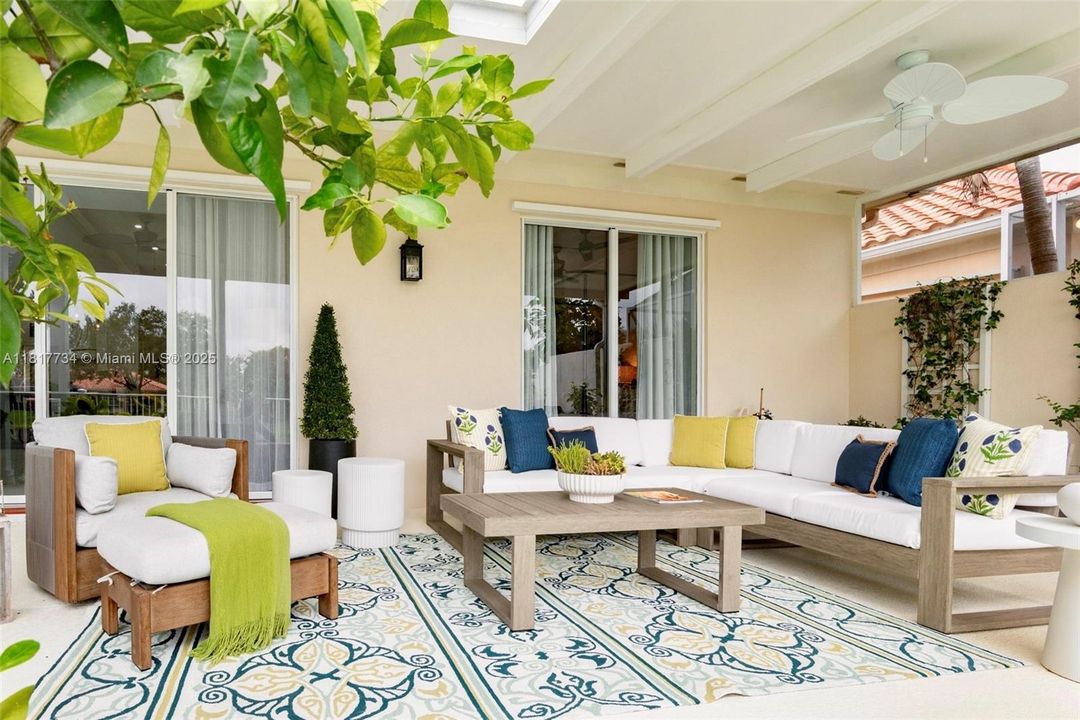 Recently Sold: $849,000 (3 beds, 2 baths, 2199 Square Feet)