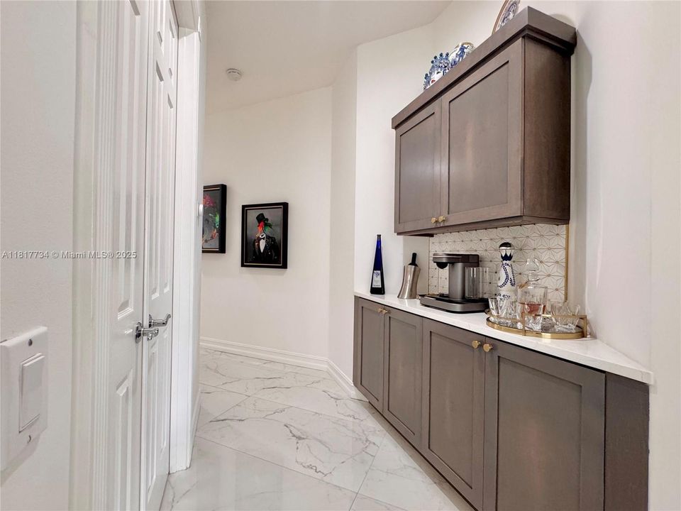 Recently Sold: $849,000 (3 beds, 2 baths, 2199 Square Feet)