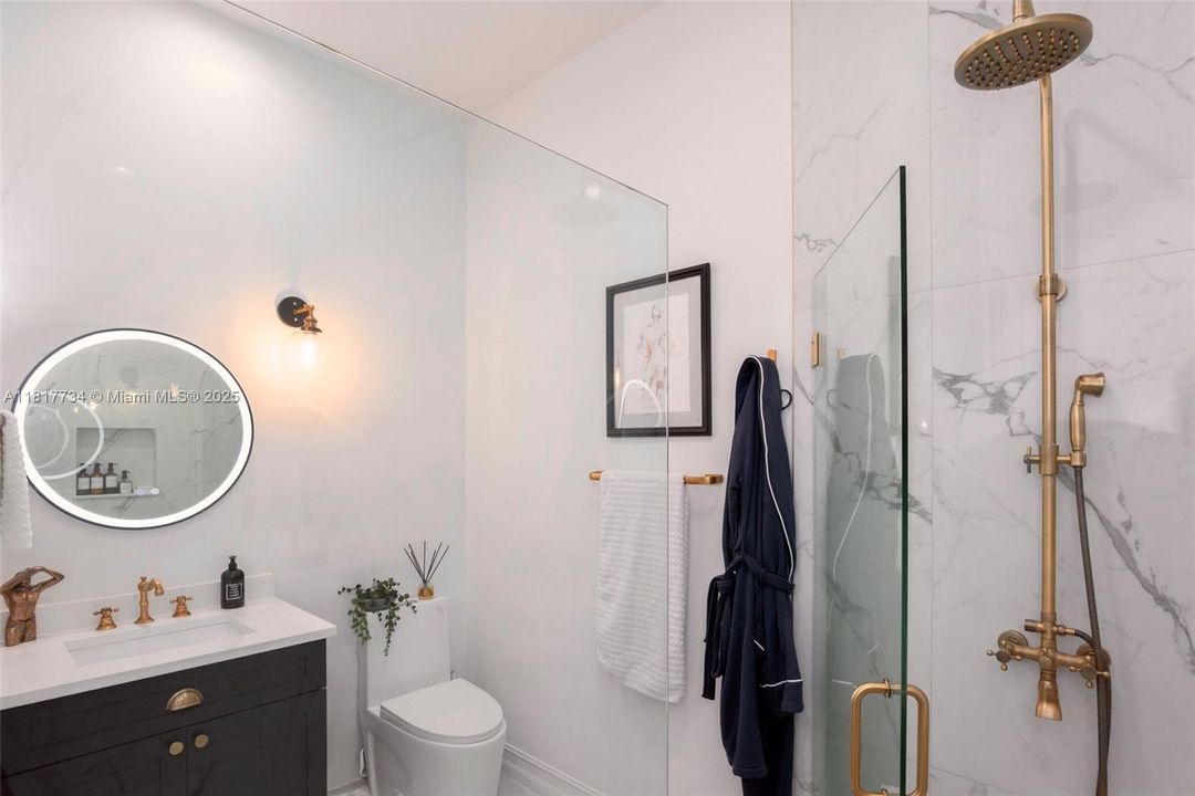 Recently Sold: $849,000 (3 beds, 2 baths, 2199 Square Feet)