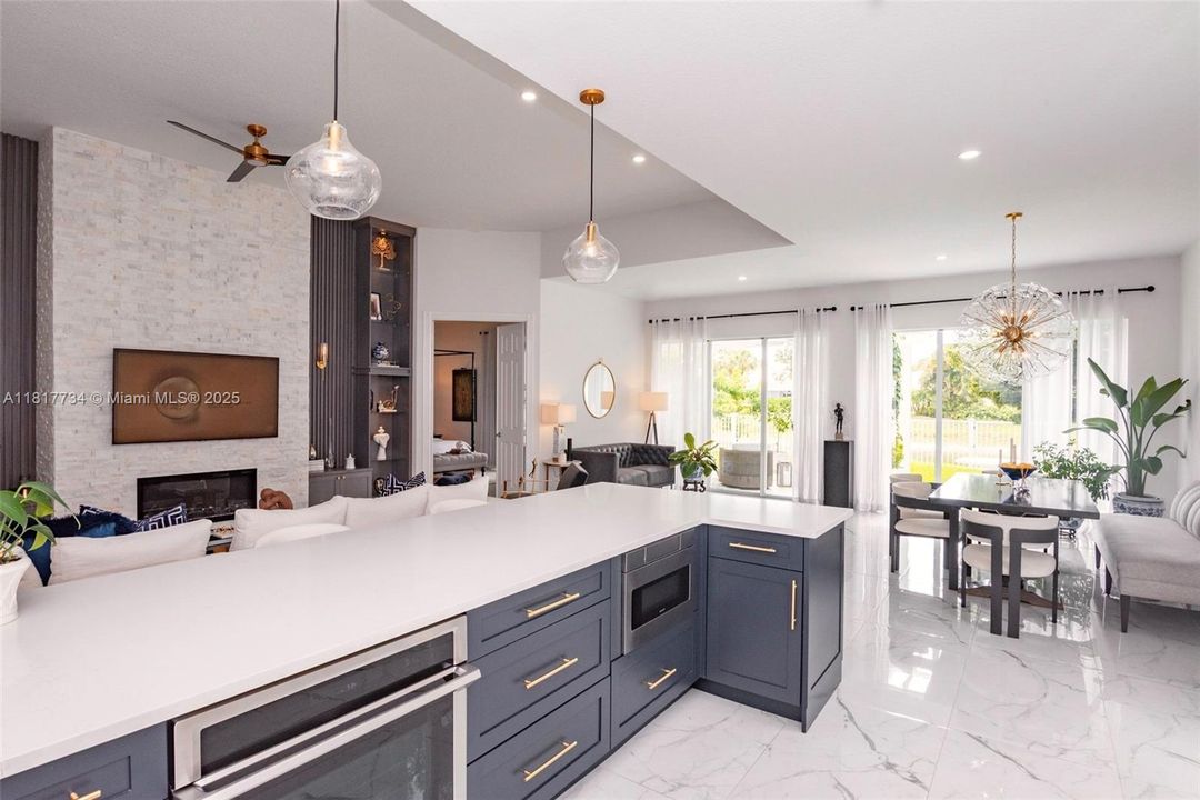 Recently Sold: $849,000 (3 beds, 2 baths, 2199 Square Feet)