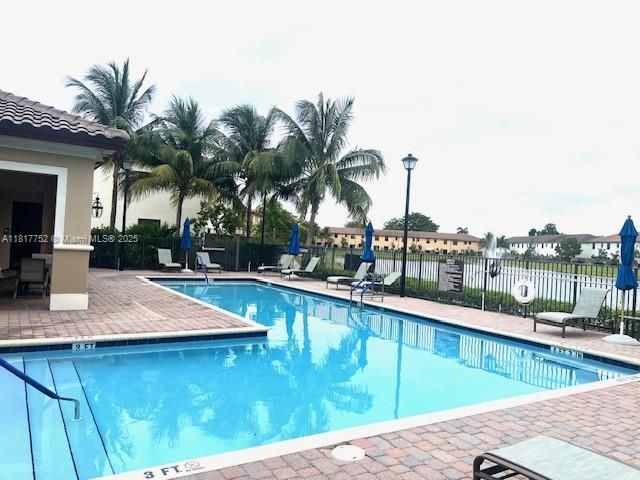 最近租的: $2,850 (3 贝兹, 2 浴室, 1394 平方英尺)