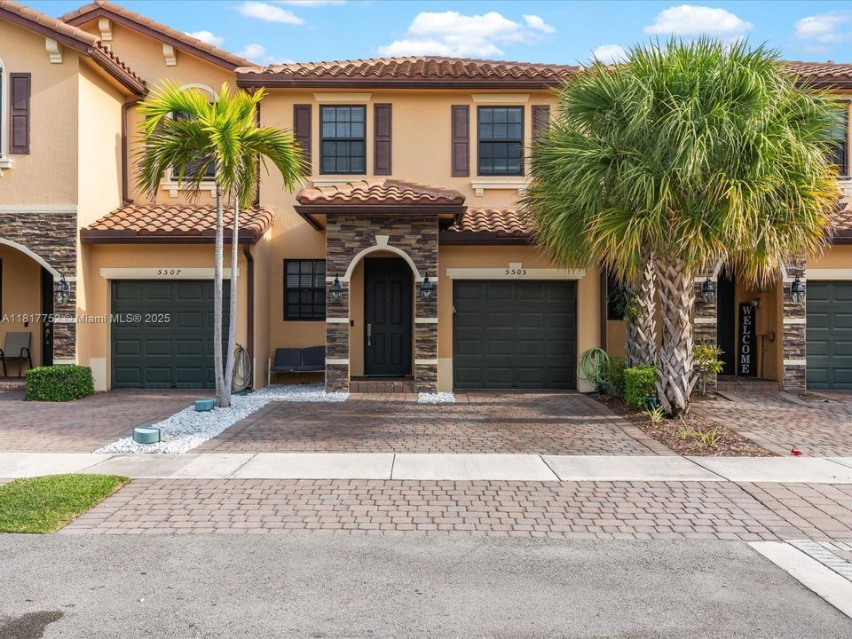 最近租的: $2,850 (3 贝兹, 2 浴室, 1394 平方英尺)