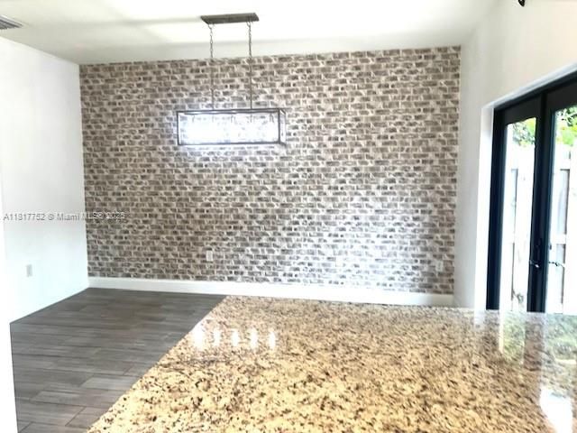 最近租的: $2,850 (3 贝兹, 2 浴室, 1394 平方英尺)