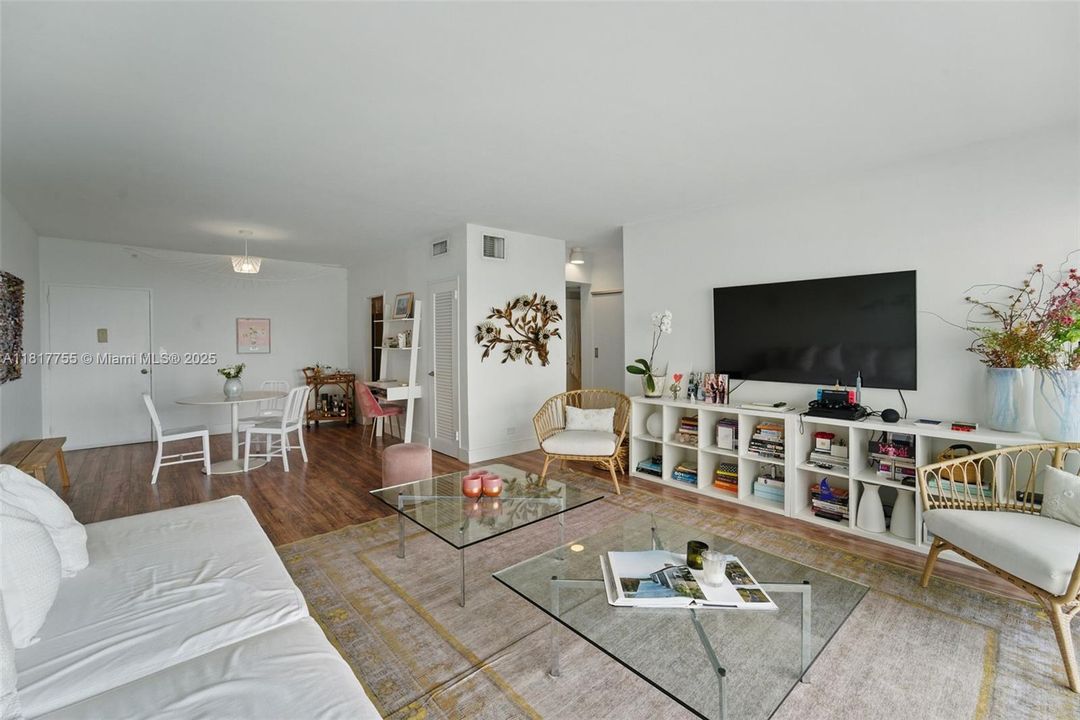 Recently Sold: $470,888 (1 beds, 1 baths, 863 Square Feet)