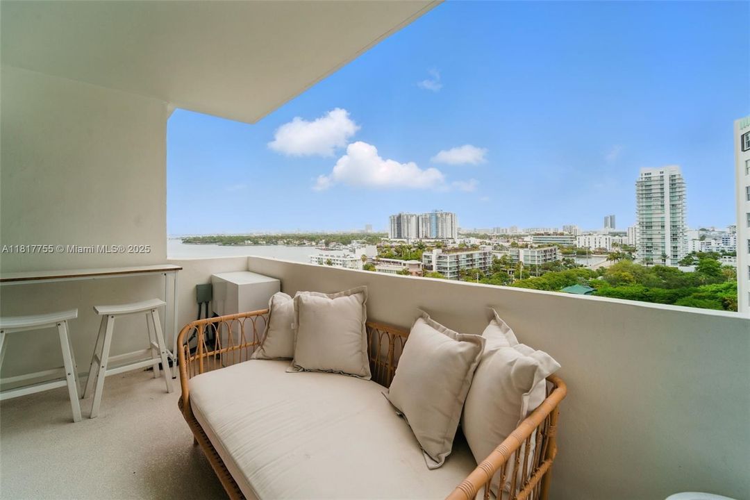 Recently Sold: $470,888 (1 beds, 1 baths, 863 Square Feet)