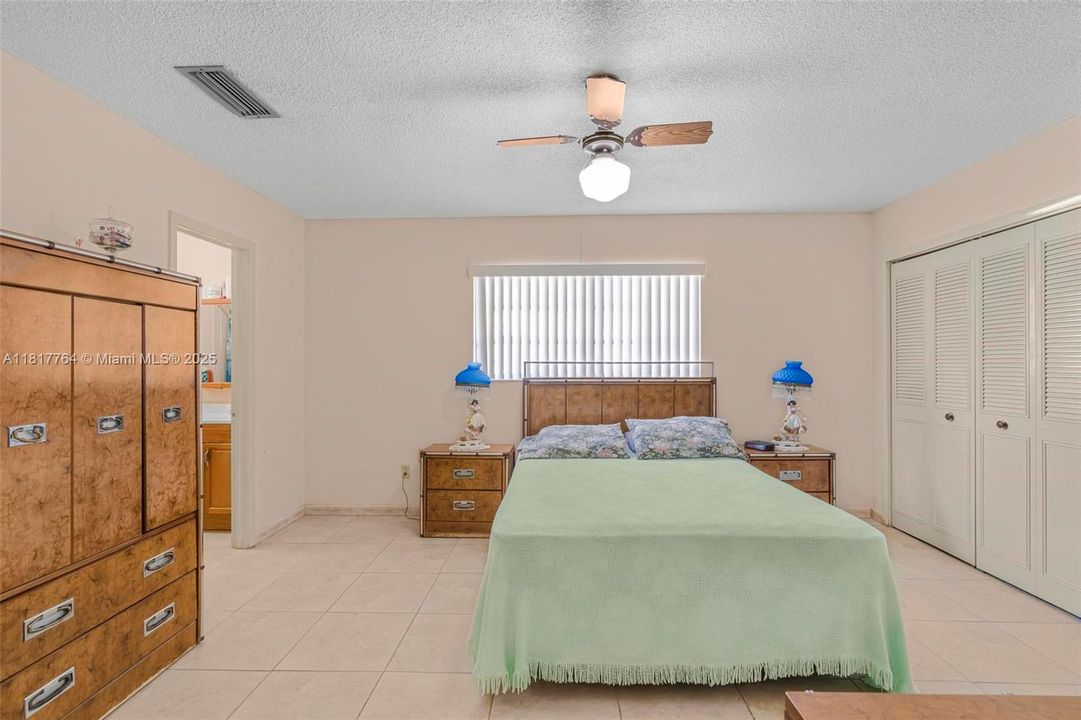 Vendido Recientemente: $680,000 (3 camas, 2 baños, 1325 Pies cuadrados)