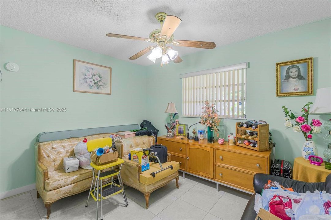 Vendido Recientemente: $680,000 (3 camas, 2 baños, 1325 Pies cuadrados)