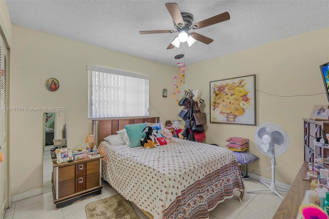 Vendido Recientemente: $680,000 (3 camas, 2 baños, 1325 Pies cuadrados)