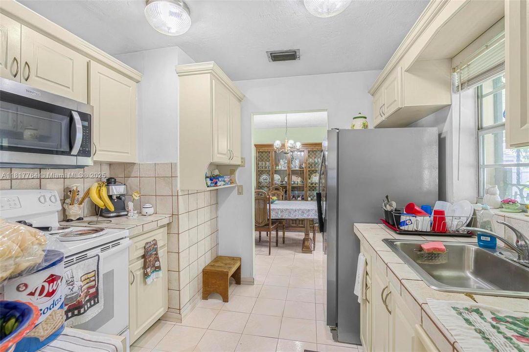 Vendido Recientemente: $680,000 (3 camas, 2 baños, 1325 Pies cuadrados)