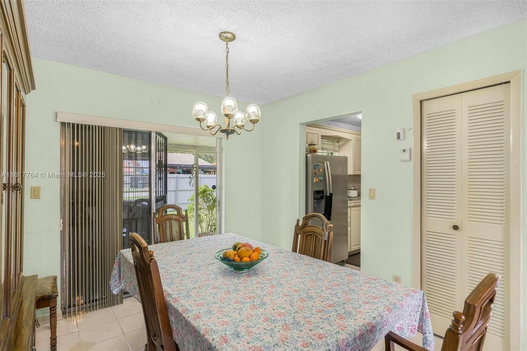 Vendido Recientemente: $680,000 (3 camas, 2 baños, 1325 Pies cuadrados)