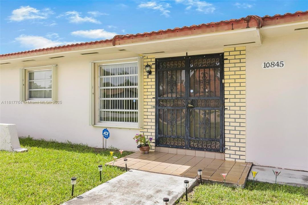 Vendido Recientemente: $680,000 (3 camas, 2 baños, 1325 Pies cuadrados)