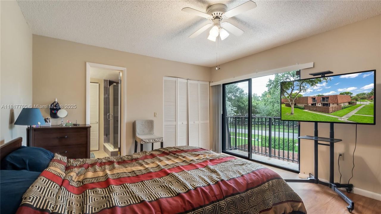 На продажу: $375,000 (2 спален, 2 ванн, 1264 Квадратных фут)