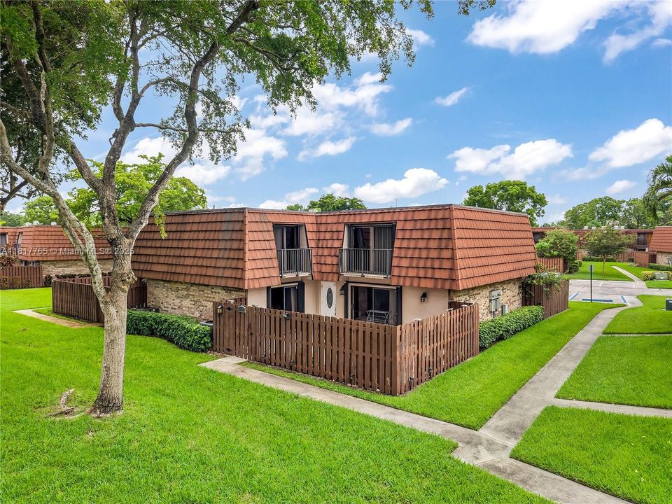 На продажу: $375,000 (2 спален, 2 ванн, 1264 Квадратных фут)