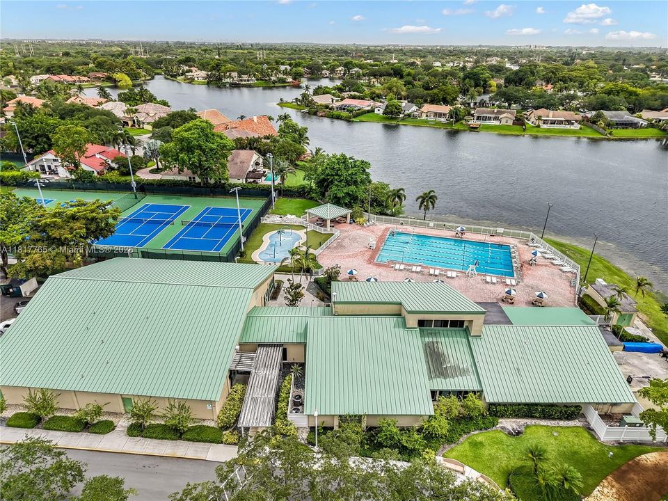 На продажу: $375,000 (2 спален, 2 ванн, 1264 Квадратных фут)