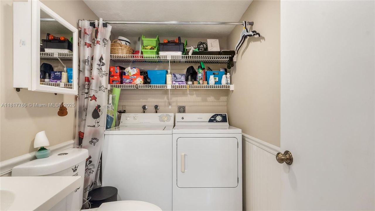 На продажу: $375,000 (2 спален, 2 ванн, 1264 Квадратных фут)