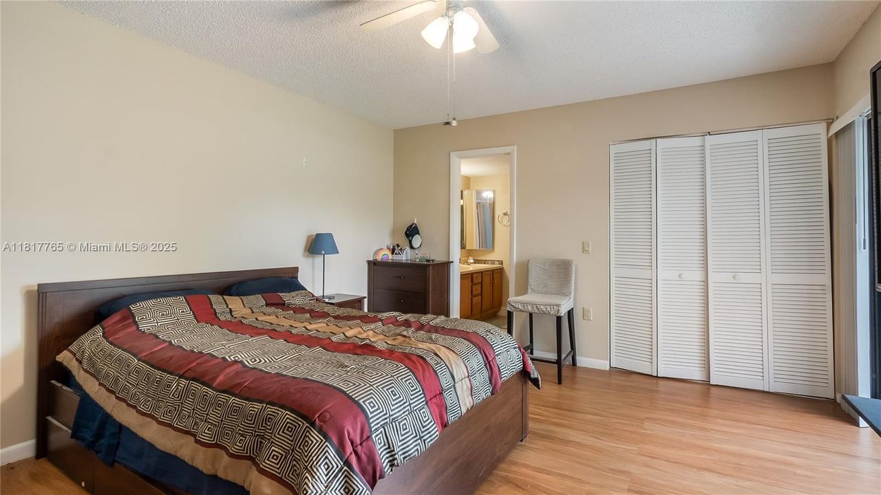 На продажу: $375,000 (2 спален, 2 ванн, 1264 Квадратных фут)