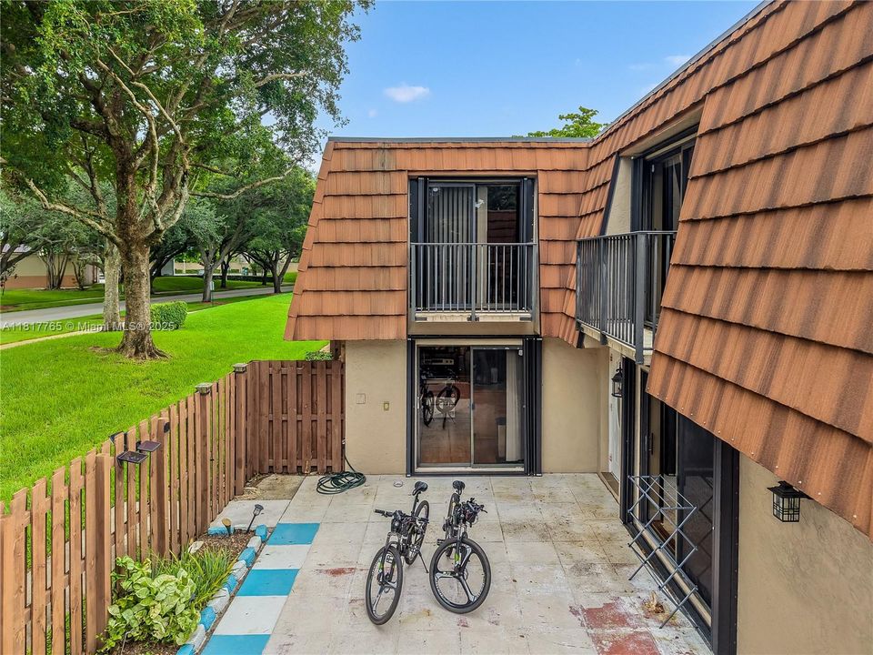 На продажу: $375,000 (2 спален, 2 ванн, 1264 Квадратных фут)