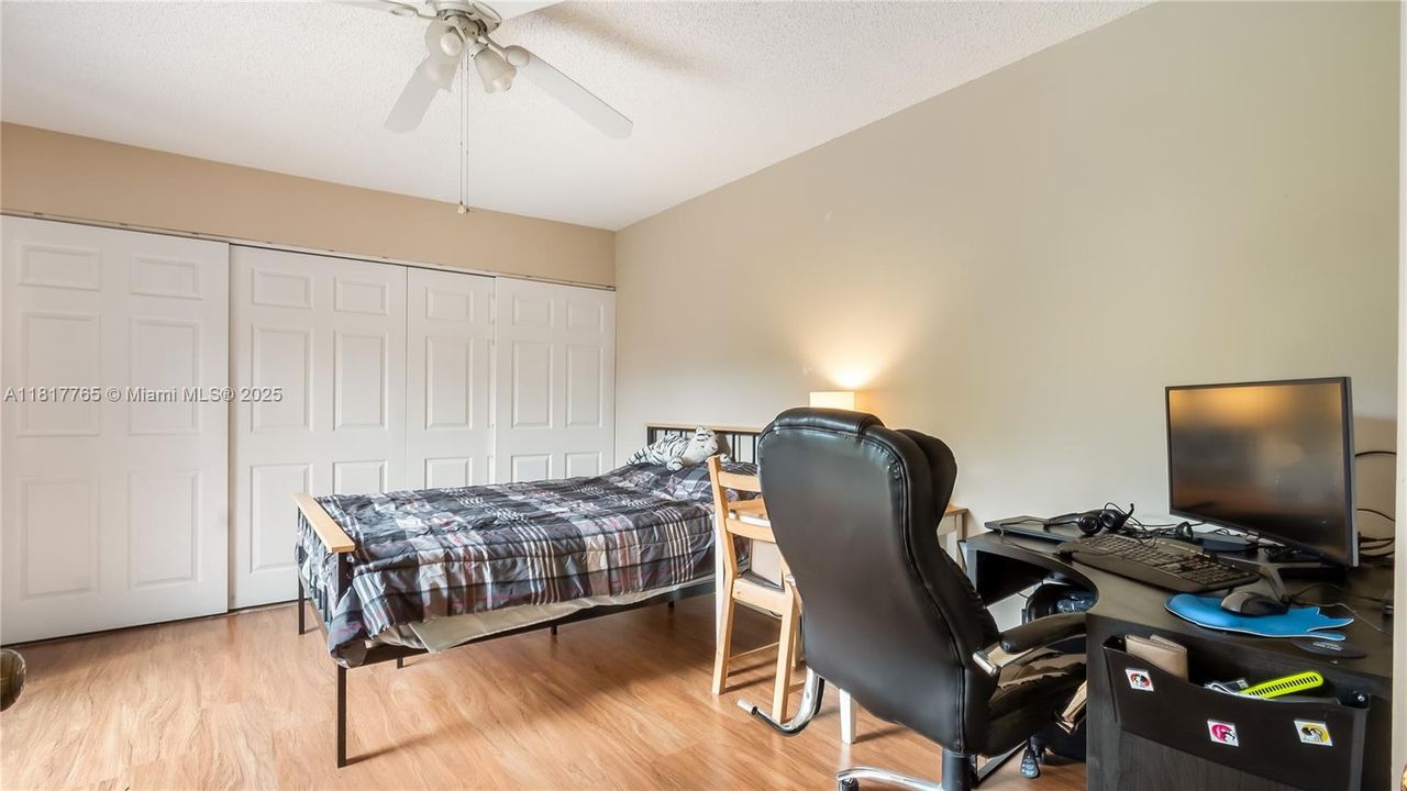 На продажу: $375,000 (2 спален, 2 ванн, 1264 Квадратных фут)