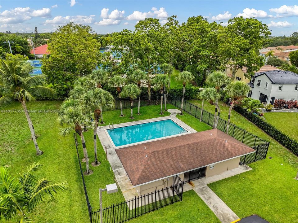 На продажу: $375,000 (2 спален, 2 ванн, 1264 Квадратных фут)