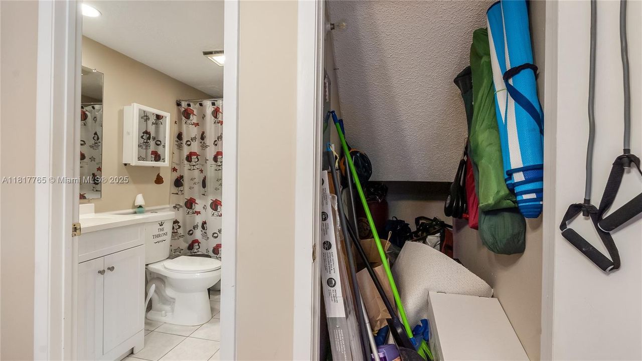 На продажу: $375,000 (2 спален, 2 ванн, 1264 Квадратных фут)