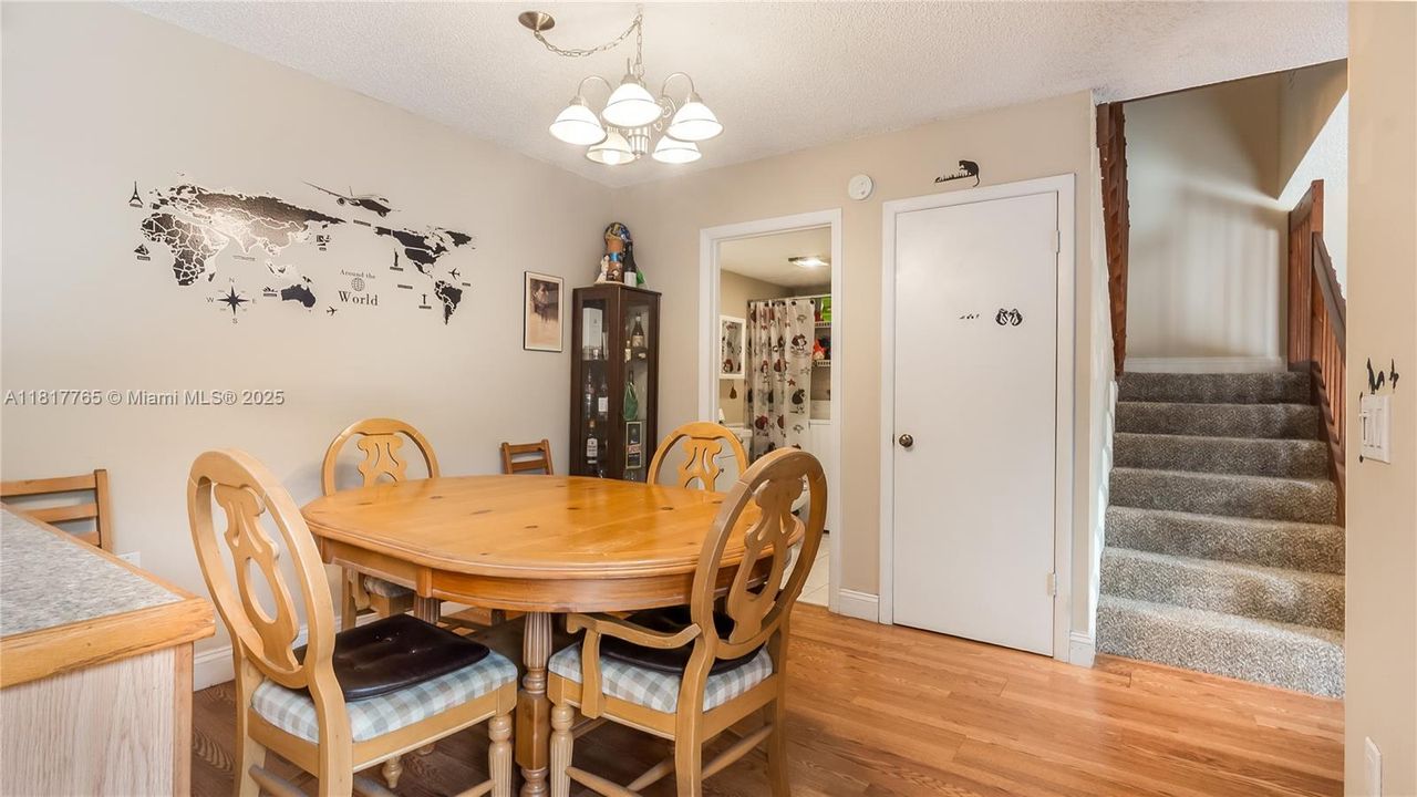 На продажу: $375,000 (2 спален, 2 ванн, 1264 Квадратных фут)