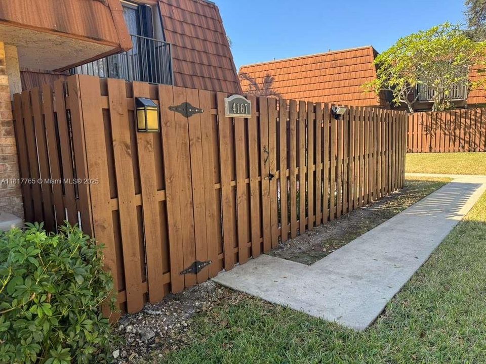 На продажу: $375,000 (2 спален, 2 ванн, 1264 Квадратных фут)