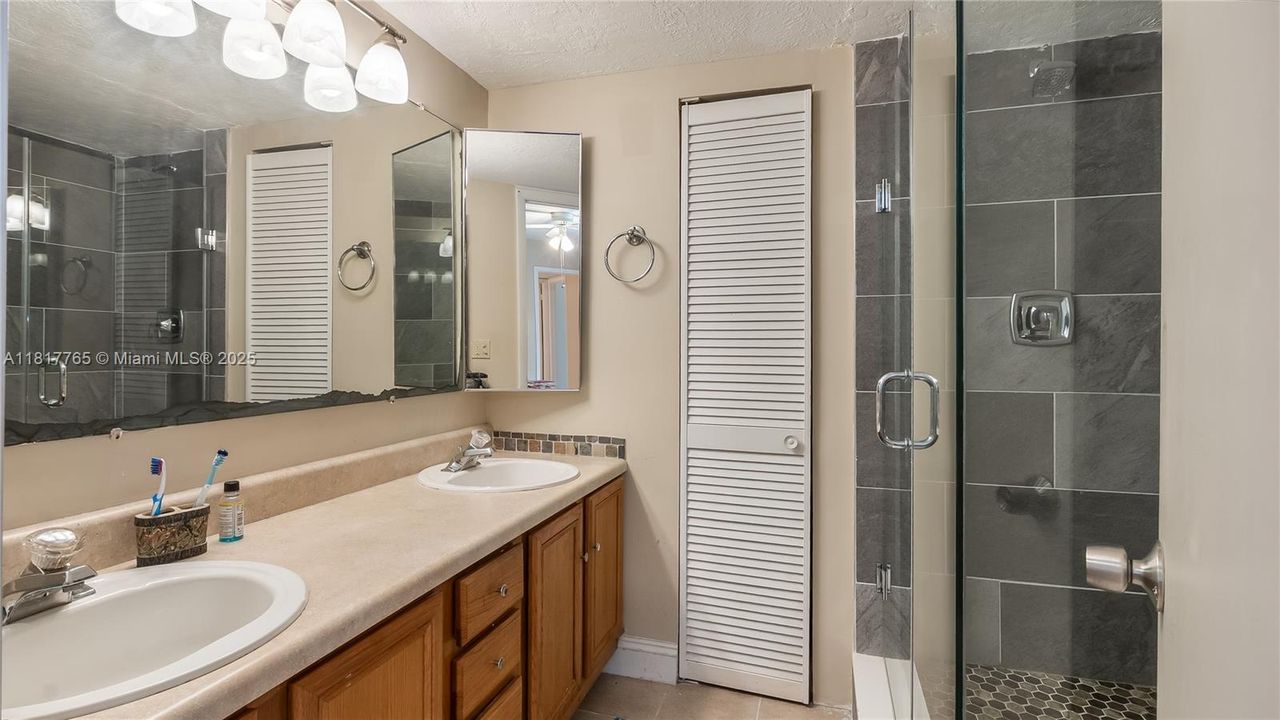 На продажу: $375,000 (2 спален, 2 ванн, 1264 Квадратных фут)