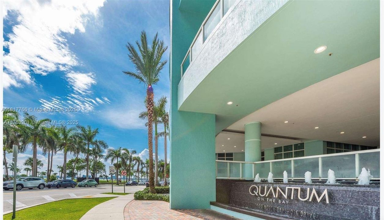 For Sale: $410,000 (1 beds, 1 baths, 838 Square Feet)