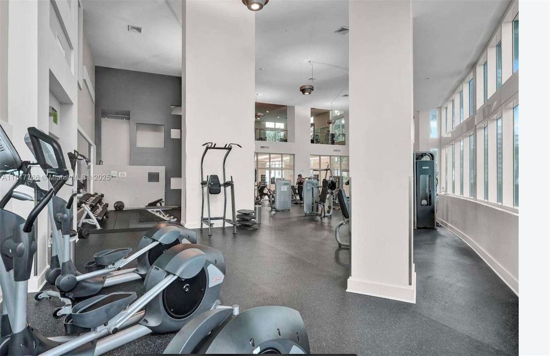 For Sale: $410,000 (1 beds, 1 baths, 838 Square Feet)