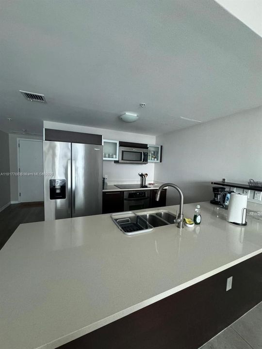 For Sale: $410,000 (1 beds, 1 baths, 838 Square Feet)