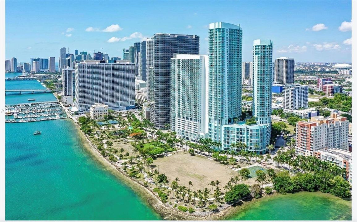 For Sale: $410,000 (1 beds, 1 baths, 838 Square Feet)