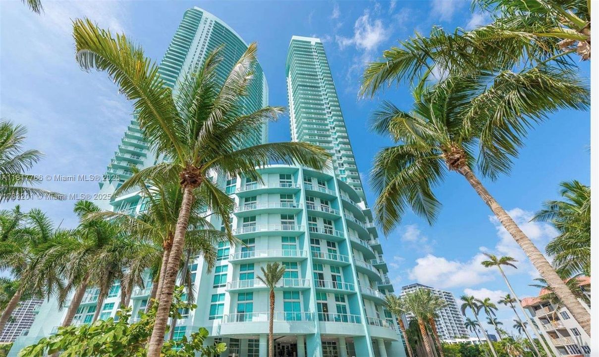 For Sale: $410,000 (1 beds, 1 baths, 838 Square Feet)