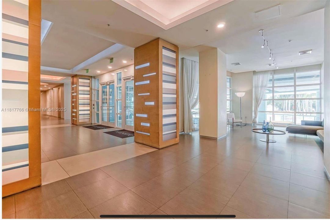 For Sale: $410,000 (1 beds, 1 baths, 838 Square Feet)