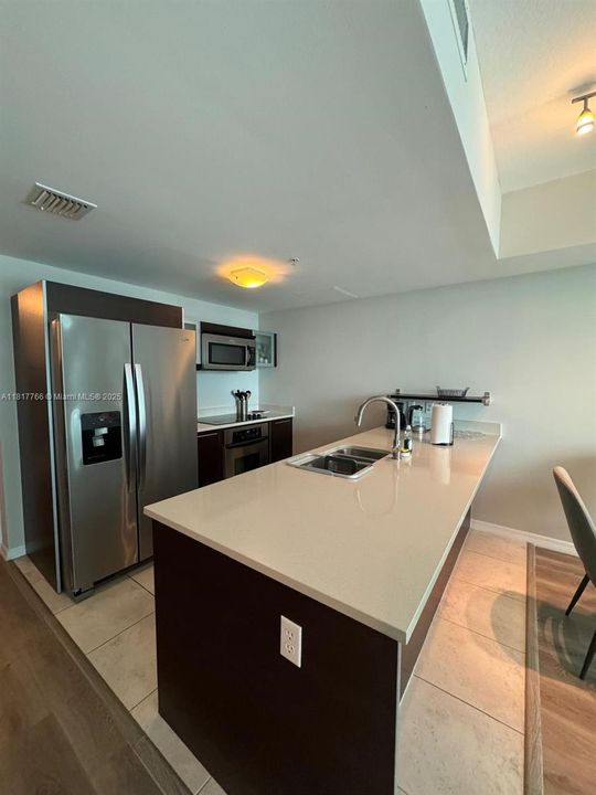 For Sale: $410,000 (1 beds, 1 baths, 838 Square Feet)