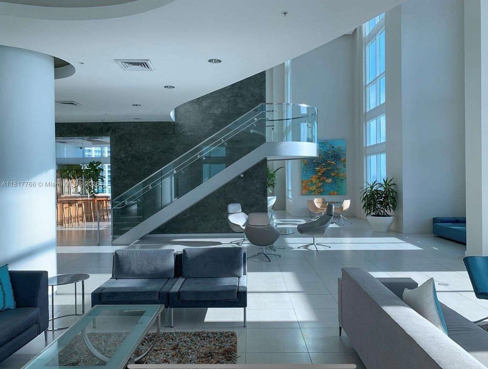 For Sale: $410,000 (1 beds, 1 baths, 838 Square Feet)