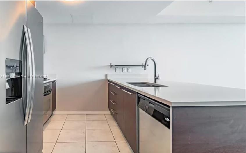 For Sale: $410,000 (1 beds, 1 baths, 838 Square Feet)