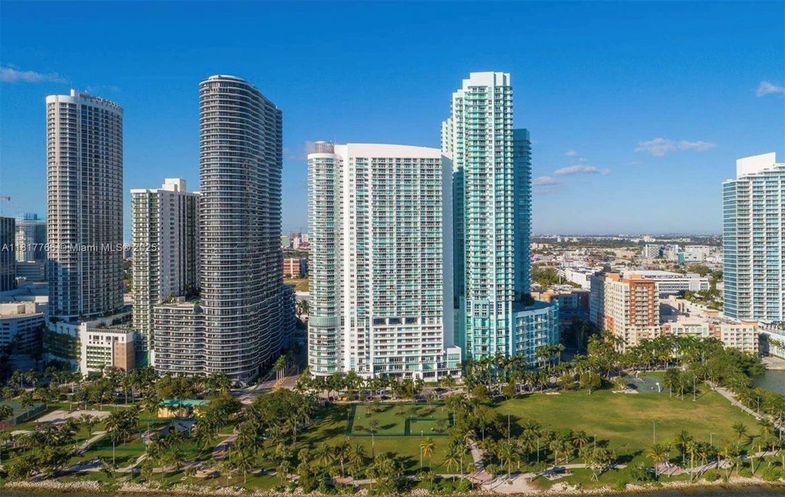 For Sale: $410,000 (1 beds, 1 baths, 838 Square Feet)