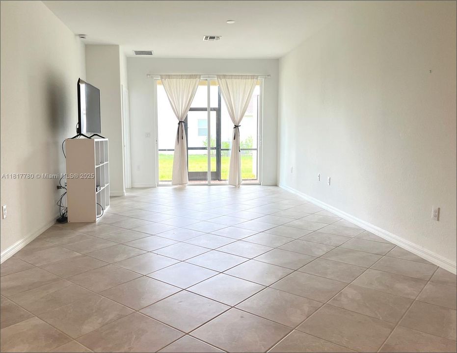 На продажу: $389,000 (3 спален, 2 ванн, 1389 Квадратных фут)