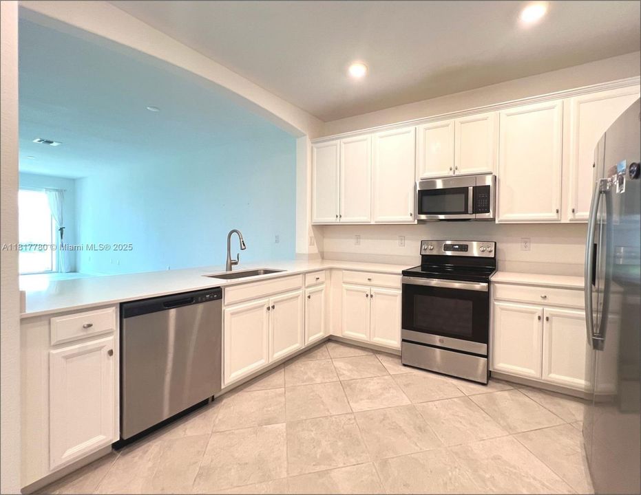 На продажу: $389,000 (3 спален, 2 ванн, 1389 Квадратных фут)