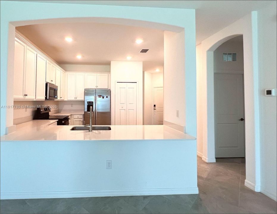 На продажу: $389,000 (3 спален, 2 ванн, 1389 Квадратных фут)