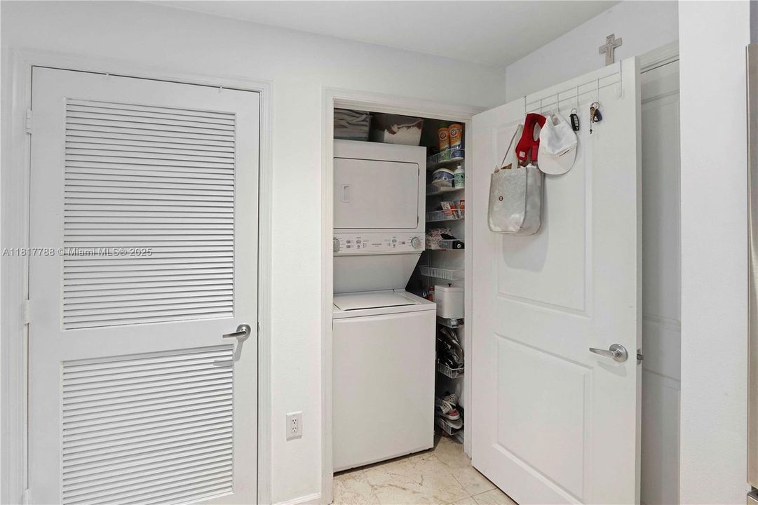 Vendido Recientemente: $499,000 (1 camas, 1 baños, 798 Pies cuadrados)