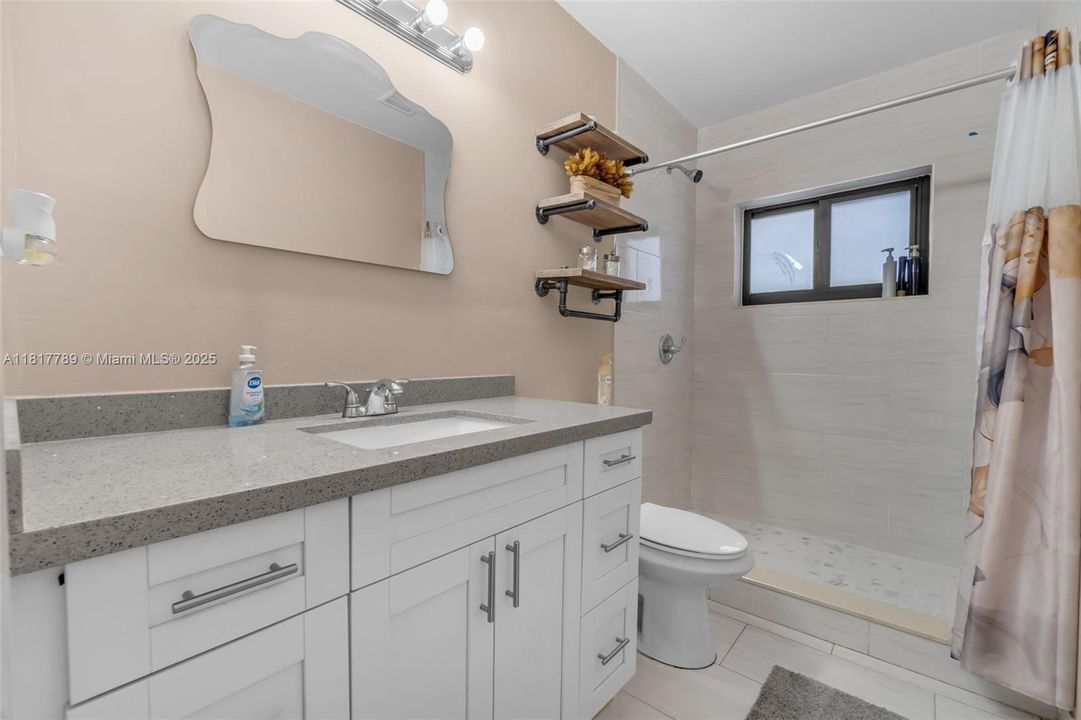 Recently Sold: $650,000 (5 beds, 3 baths, 1803 Square Feet)