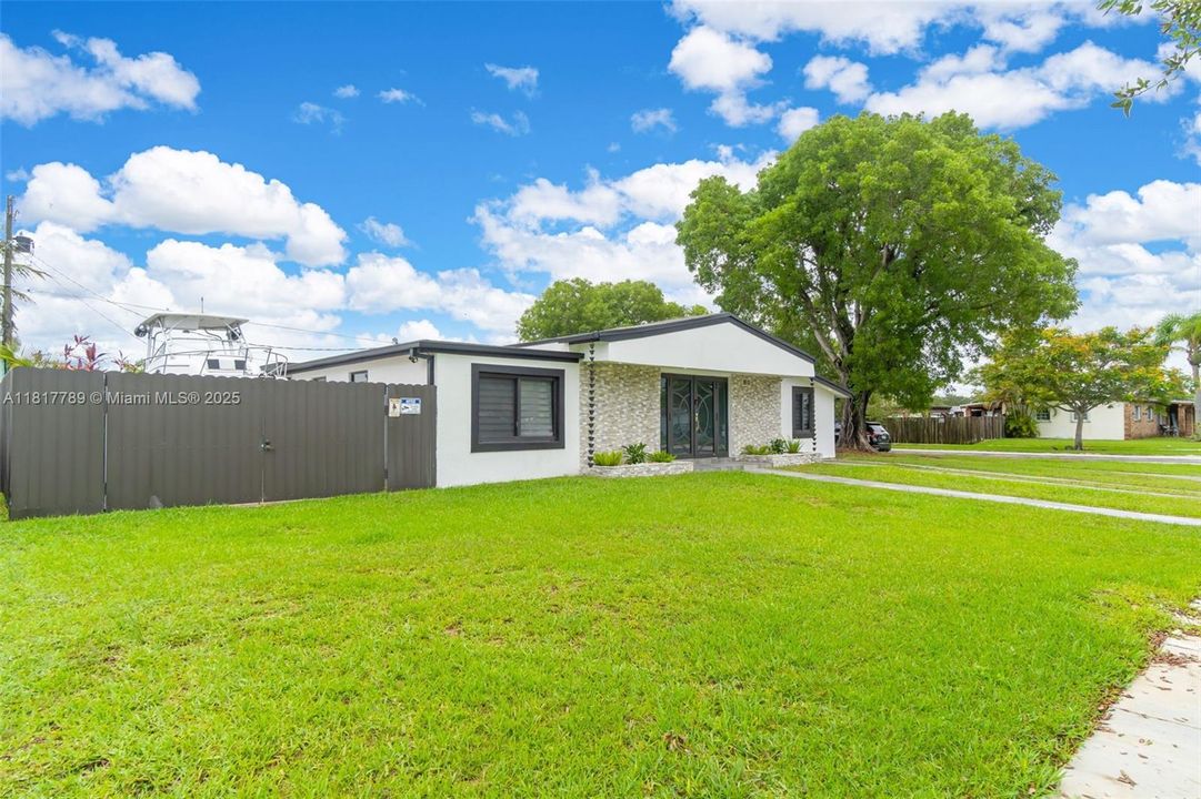 Recently Sold: $650,000 (5 beds, 3 baths, 1803 Square Feet)