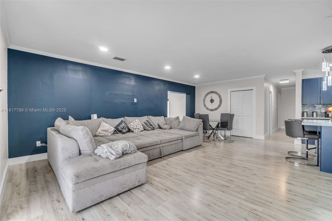 Recently Sold: $650,000 (5 beds, 3 baths, 1803 Square Feet)